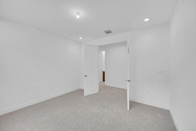 Building Photo - 10040 Stockrun Dr