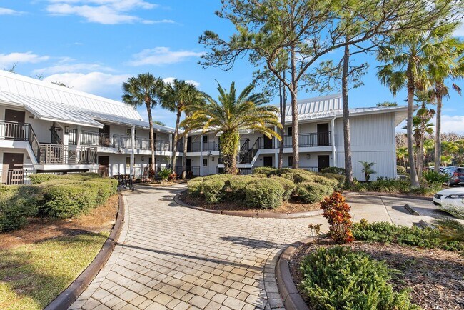 Building Photo - Furnished Resort 2/2 Condo, on Golf Course, Lake Views