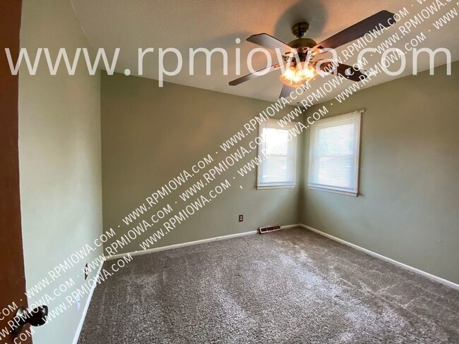 Building Photo - AFFORDABLE DUPLEX!! 2 Bedroom Duplex in An...