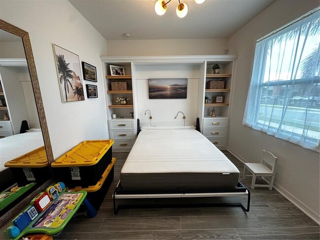 Building Photo - 15512 Sunquat Dr