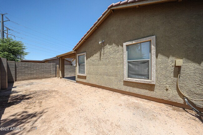 Building Photo - 5919 W Trumbull Rd