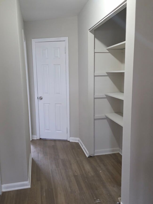 Building Photo - End Unit Townhouse