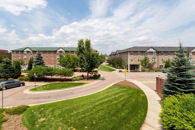 Building Photo - Downtown Living with Style & Views!