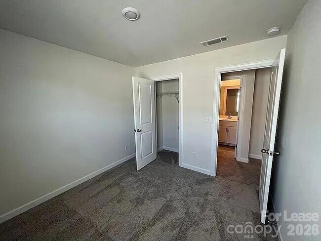 Building Photo - 2027 Tears Ln