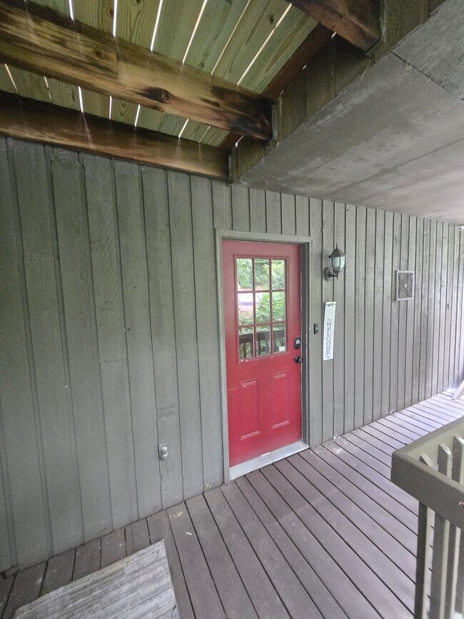 Building Photo - 136 View Bend St