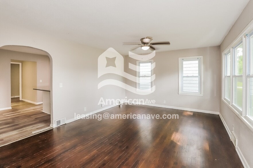 Building Photo - 1908 S Broadway St