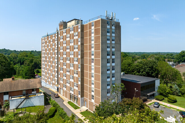 Building Photo - Luther Towers (55+)