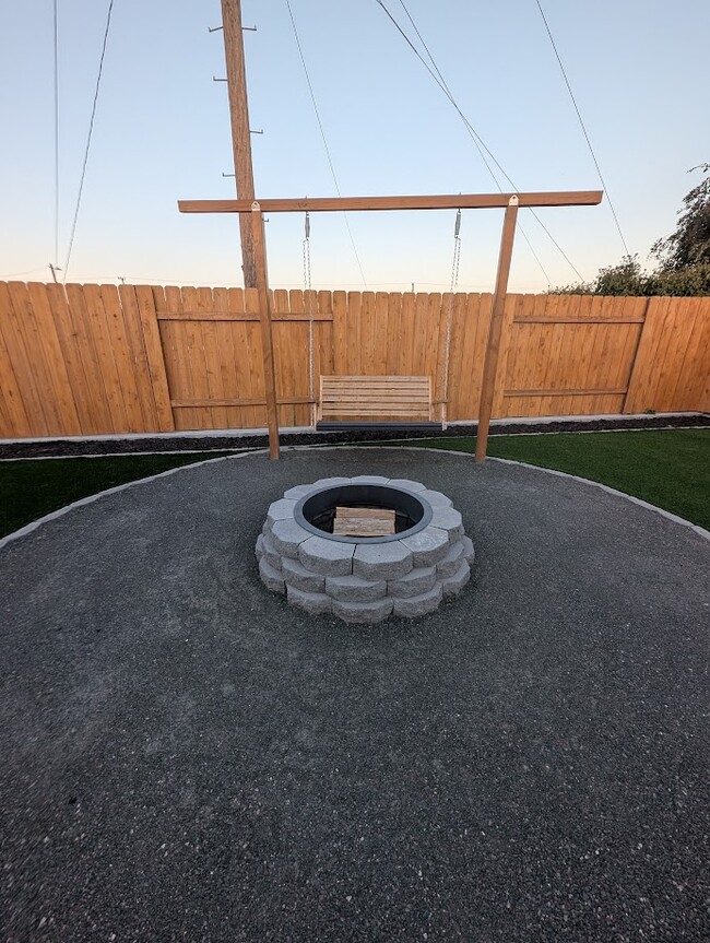 Building Photo - 3334 Fair Oaks Dr