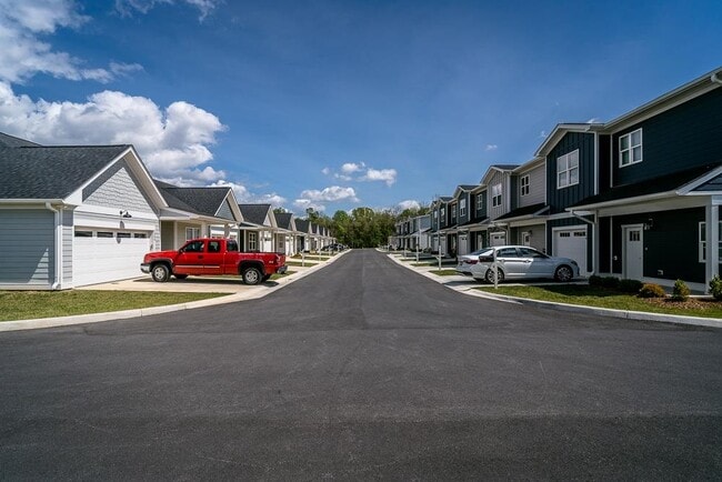 Building Photo - 1550 Crownpoint Dr