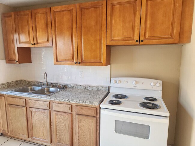 Building Photo - Accepting Section 8 Vouchers