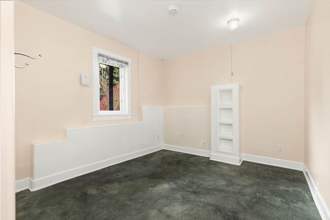 Building Photo - 4061 NE 110th St