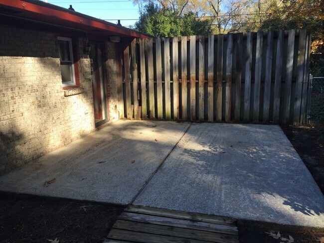 Building Photo - Pet Friendly! Three-bedroom Duplex Ranch Home in Surfside Beach! East of 17!