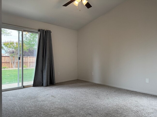 Building Photo - Recently remodeled charmer!