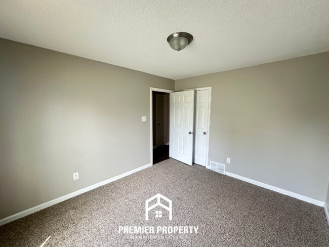 Building Photo - 6516 Lake Valley Dr