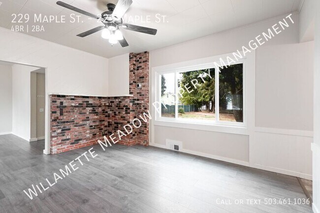Building Photo - 229 NE Maple St