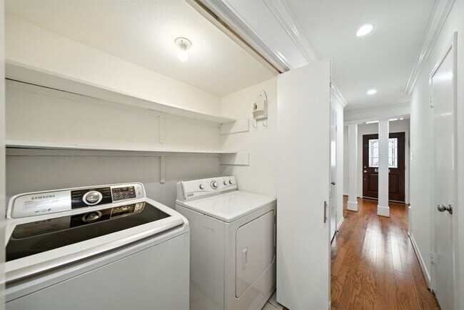 Building Photo - 6468 Burgoyne Dr.