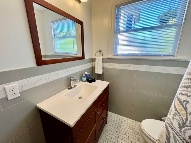 Building Photo - Charming Furnished Home in PG available May 01, 2026!