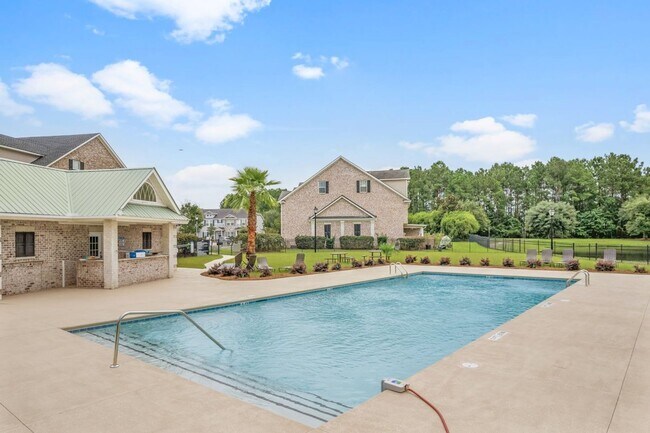 Building Photo - Furnished rental/Short Term Available