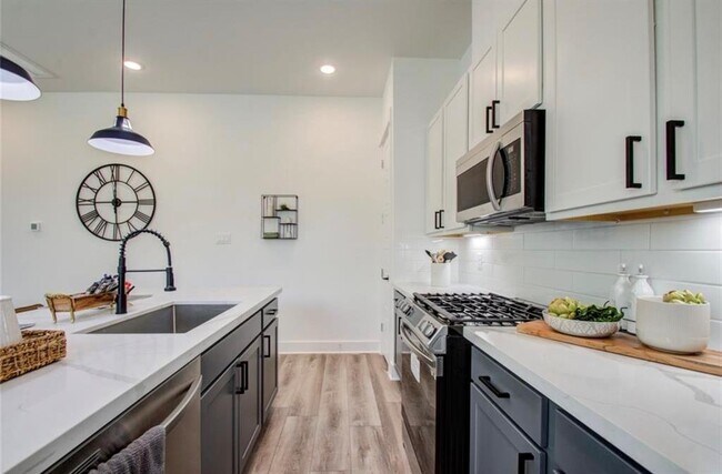 Building Photo - 5823 Highland Sky Ln