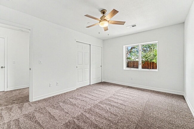 Building Photo - 1205 Raven Pl