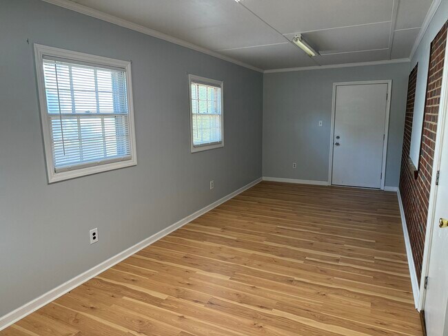 Building Photo - 2503 Apricot Ln