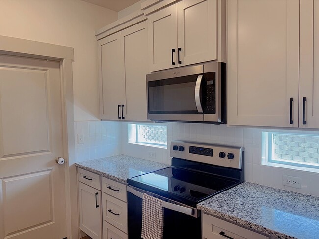 Building Photo - 941 E Whistle Dr