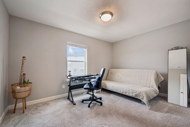 Building Photo - Townhouse in Shakopee