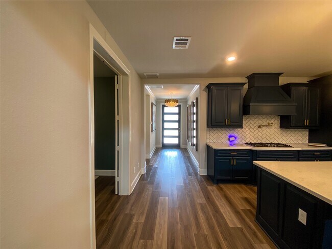 Building Photo - 10011 Serenity Grv Dr