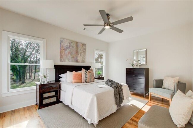 Building Photo - 1240 Oakland Terrace SW