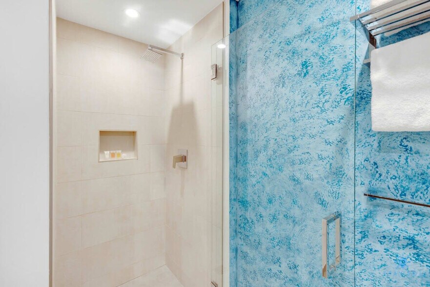 Building Photo - 777 N Ocean Dr