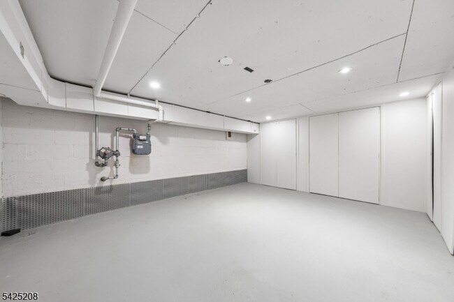 Building Photo - 293 Wyoming Ave