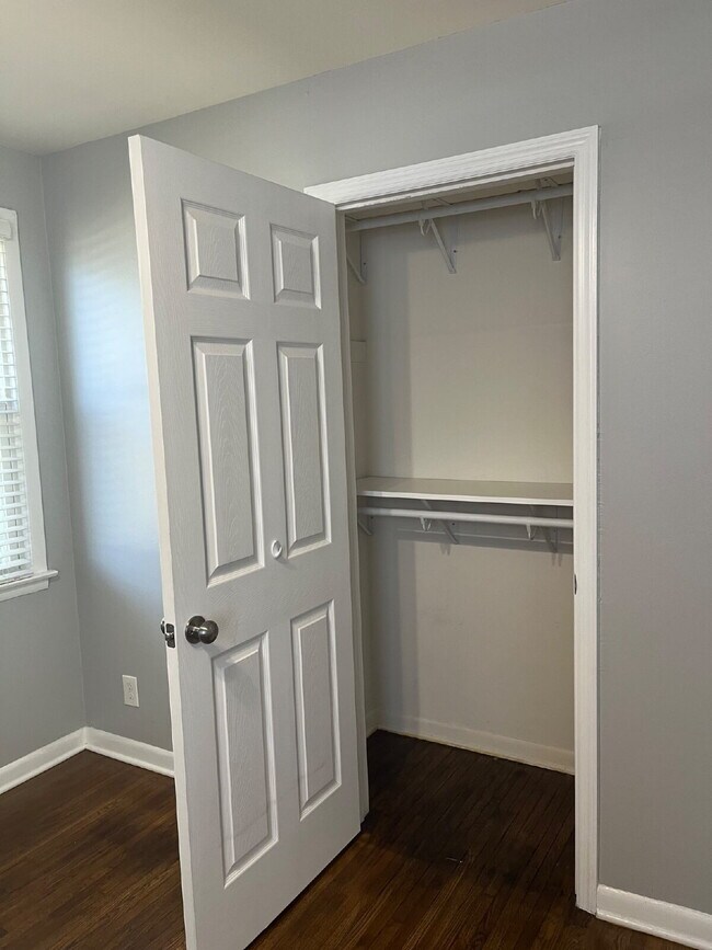 Building Photo - Charming 2 Bed, 1 Bath Nashville Rental - ...