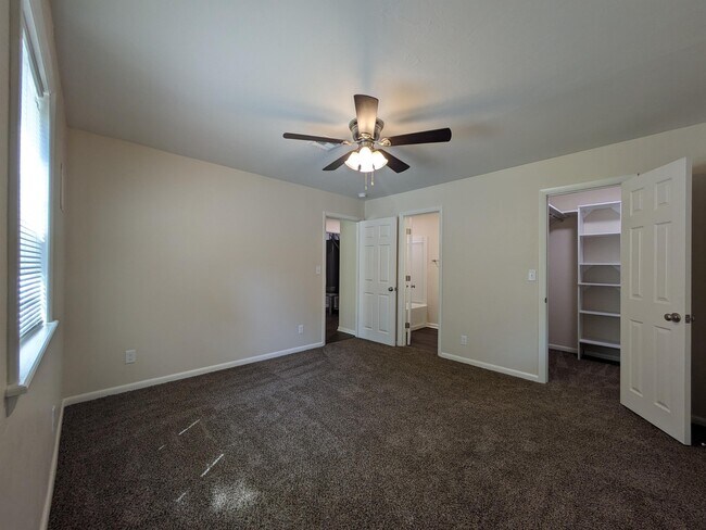 Building Photo - 423 S Bristow Ave