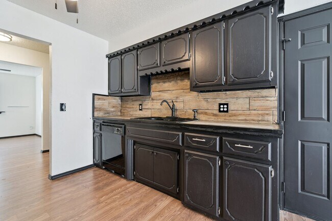 Building Photo - Charming 3-Bedroom Home Near OU Medical