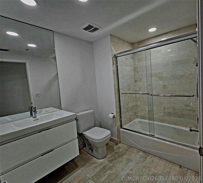 Building Photo - 17301 Biscayne Blvd
