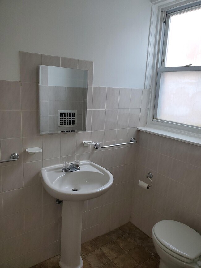 Building Photo - 3050 Memphis St