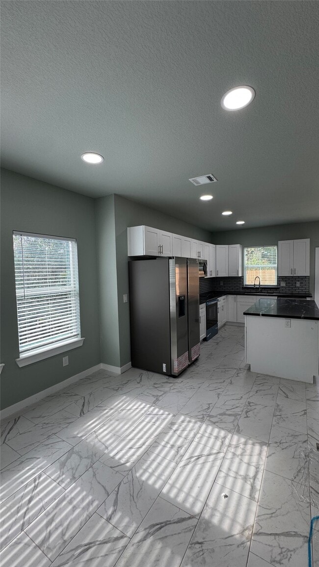 Building Photo - 121 S 10th St