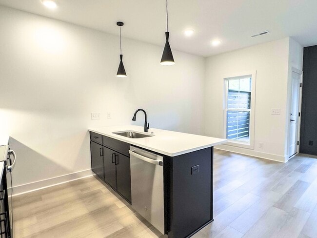 Building Photo - 6 Dutch Dr