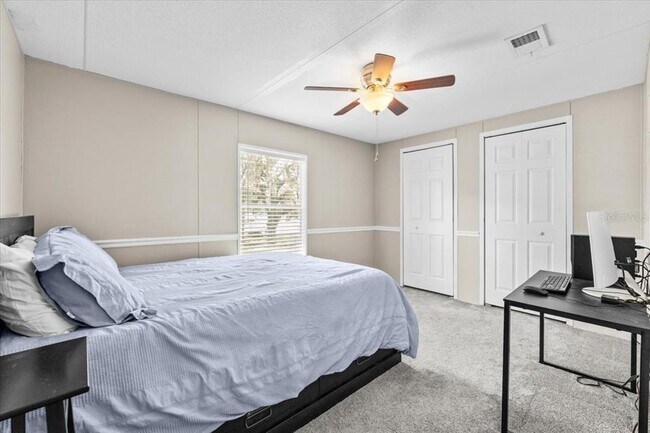 Building Photo - 13920 Hillcrest Dr