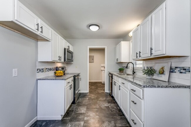 Building Photo - 3 Bedroom home in Haysville