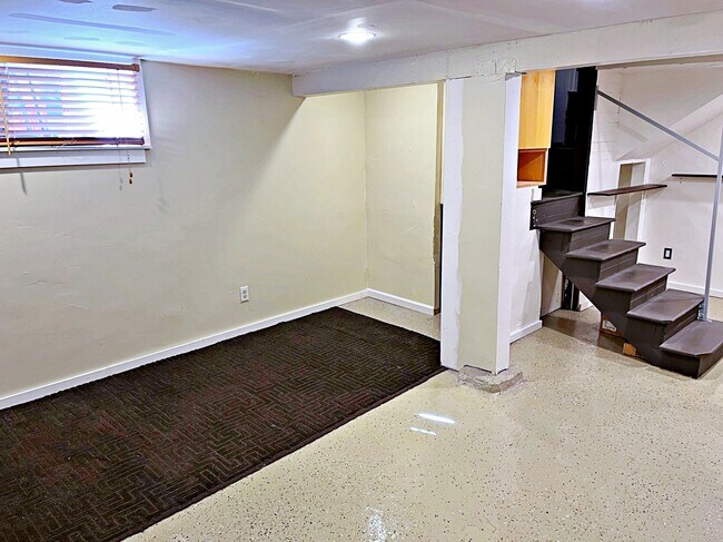 Building Photo - 7315 SE Taylor St