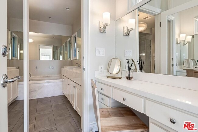 Building Photo - 1154 N Wetherly Dr