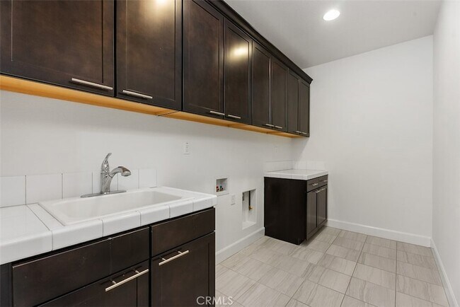 Building Photo - 154 Pavilion Park