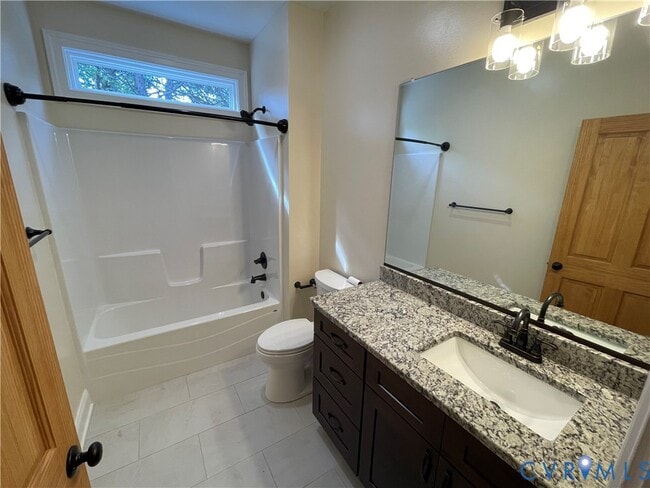 Building Photo - 2948 Pineview Dr