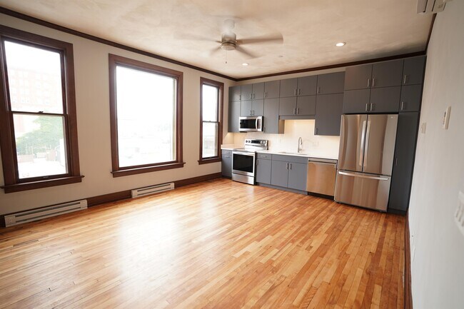 Building Photo - 704 Jefferson St