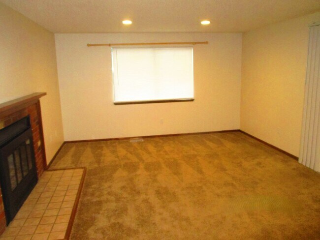 Building Photo - Beautiful 3 Bed 2 Bath home in South Hill Puyallup