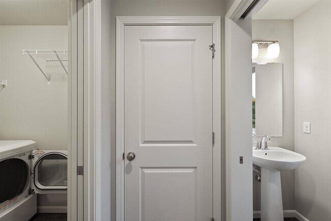 Building Photo - 5834 Lien Rd