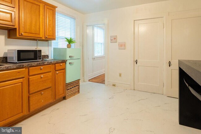 Building Photo - 315 Frederick St