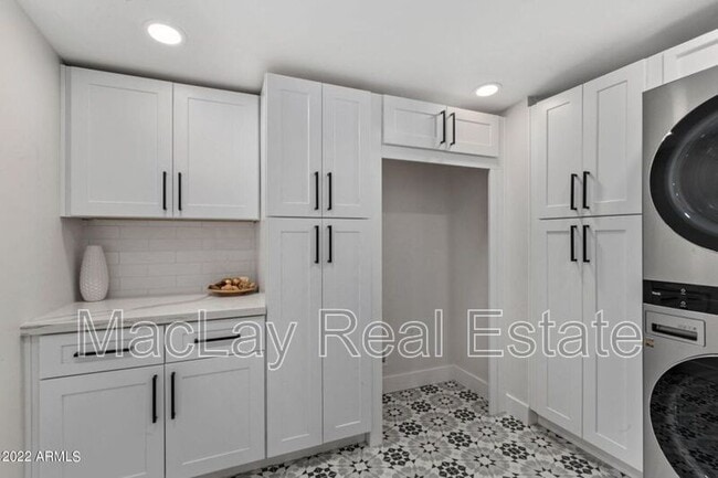 Building Photo - 409 N Arrowhead Dr