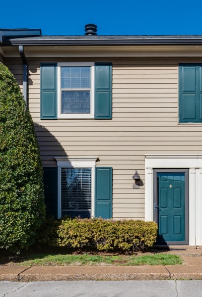 Building Photo - 102 Academy Square